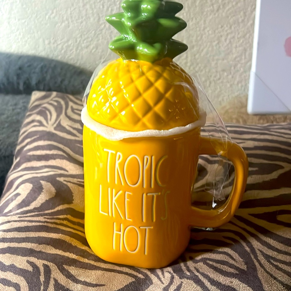 Rae Dunn adorable pineapple 🍍 cup with Lid